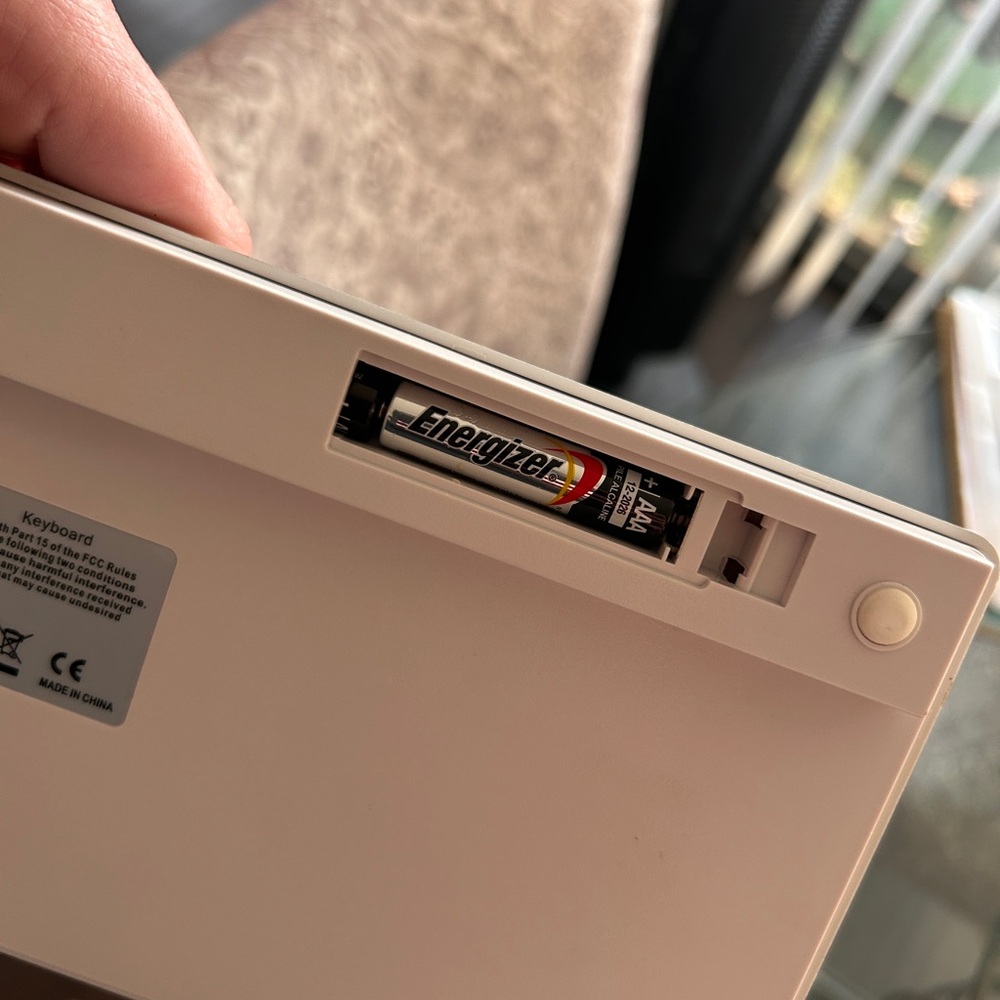 Wireless Silver Keyboard - Picture 4 of 4